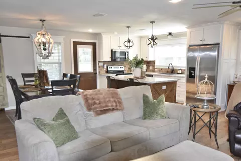 Living - 264 Sergeant Ln, Malvern, AR 72104 photo 4 of 4
