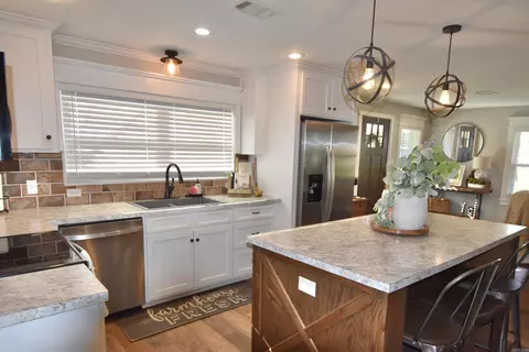 Kitchen - 264 Sergeant Ln, Malvern, AR 72104 photo 4 of 4