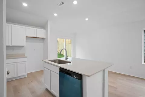 Kitchen - 1028 Raven Walk Dr, Benton, AR 72015 photo 4 of 4