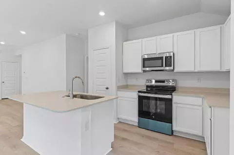 Kitchen - 1028 Raven Walk Dr, Benton, AR 72015 photo 1 of 4