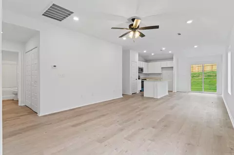 Living - 1028 Raven Walk Dr, Benton, AR 72015 photo 4 of 4