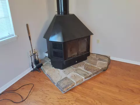 Living - 7226 Highway 79, Pine Bluff, AR 71603 photo 2 of 2