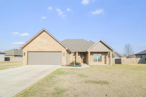 302 Hollis St, Bono, AR 72416