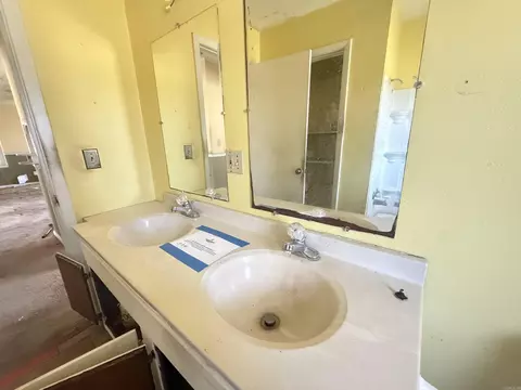 Bath - 200 Grace St, Tuckerman, AR 72473 photo 1 of 2