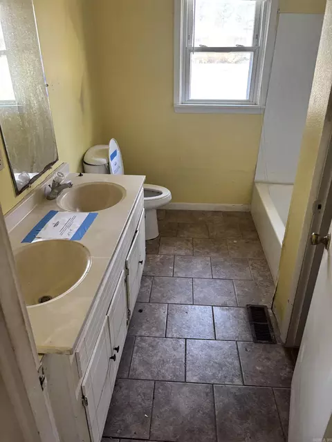 Bath - 200 Grace St, Tuckerman, AR 72473 photo 2 of 2