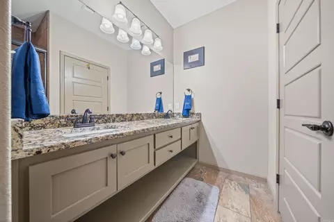 Bath - 2913 Gillis, Benton, AR 72015 photo 2 of 5