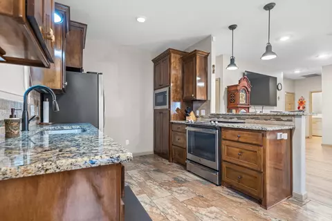 Kitchen - 2913 Gillis, Benton, AR 72015 photo 2 of 5