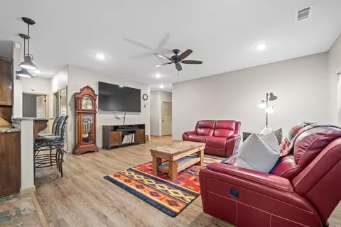Living - 2913 Gillis, Benton, AR 72015 photo 3 of 4