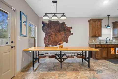 Dining - 2913 Gillis, Benton, AR 72015 photo 2 of 3