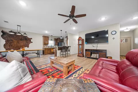 Living - 2913 Gillis, Benton, AR 72015 photo 4 of 4