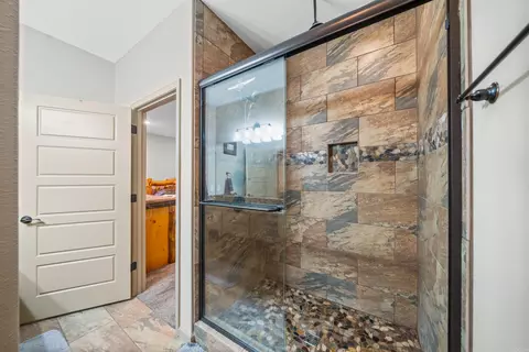 Bath - 2913 Gillis, Benton, AR 72015 photo 4 of 5