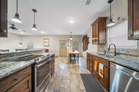 Kitchen - 2913 Gillis, Benton, AR 72015 photo 4 of 5