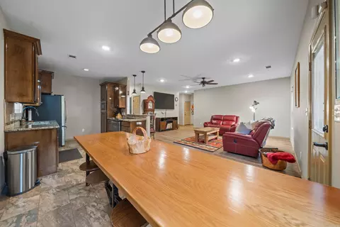 Dining - 2913 Gillis, Benton, AR 72015 photo 3 of 3