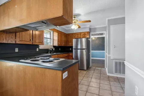 Kitchen - 801 Kamak Dr, Beebe, AR 72012 photo 2 of 3