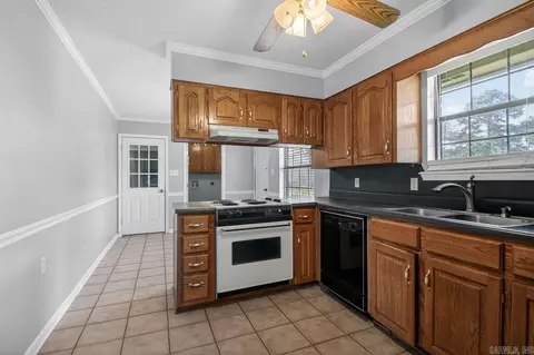 Kitchen - 801 Kamak Dr, Beebe, AR 72012 photo 3 of 3