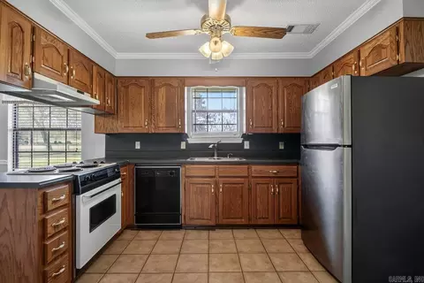 Kitchen - 801 Kamak Dr, Beebe, AR 72012 photo 1 of 3