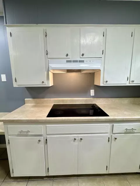 Kitchen - 5923 Davis Dr, Pine Bluff, AR 71603 photo 4 of 6