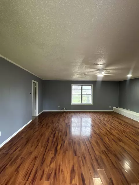 Living - 5923 Davis Dr, Pine Bluff, AR 71603 photo 1 of 2