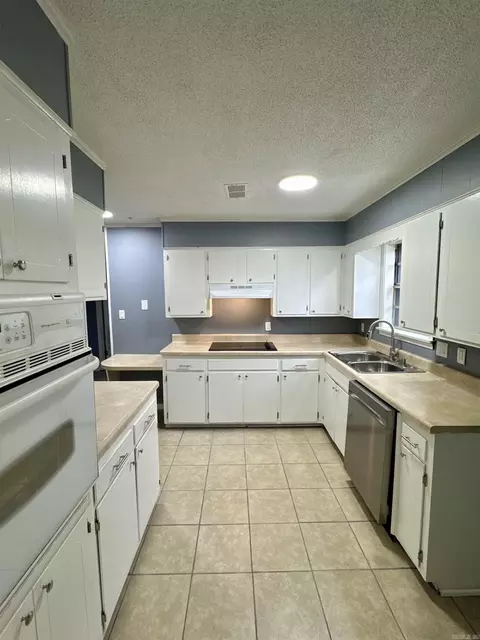 Kitchen - 5923 Davis Dr, Pine Bluff, AR 71603 photo 2 of 6