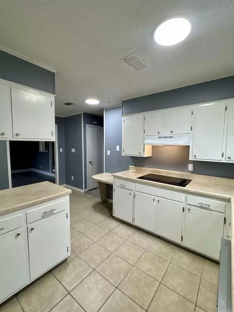 Kitchen - 5923 Davis Dr, Pine Bluff, AR 71603 photo 1 of 6