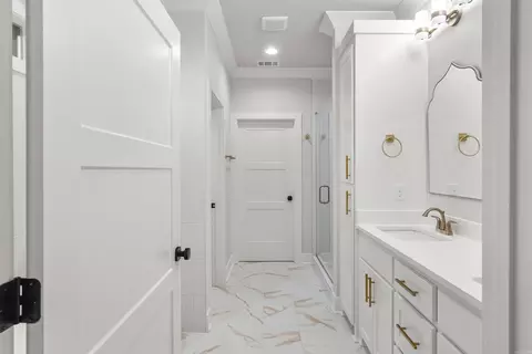 Entry Way - 220 Michelle Dr, Beebe, AR 72012 photo 6 of 10