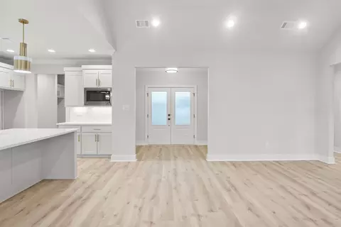 Entry Way - 220 Michelle Dr, Beebe, AR 72012 photo 1 of 10