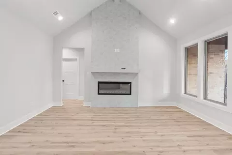 Living - 220 Michelle Dr, Beebe, AR 72012 photo 2 of 3