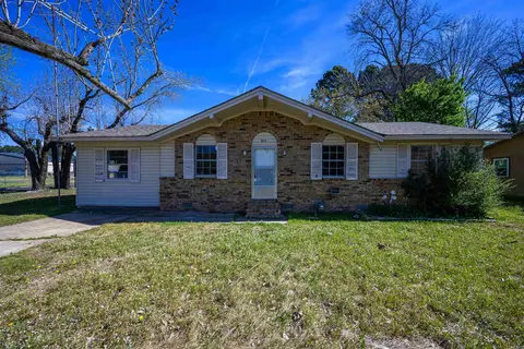 611 W Barnett St, Kensett, AR 72082