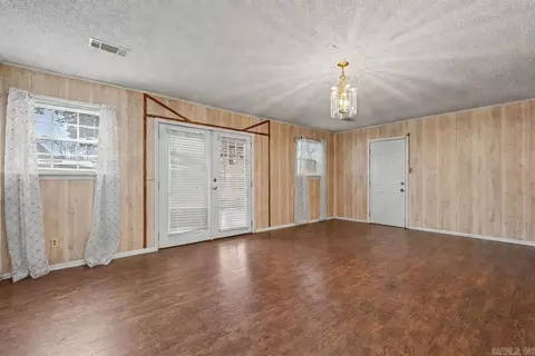 Living - 1623 Dixie, Benton, AR 72015 photo 2 of 6