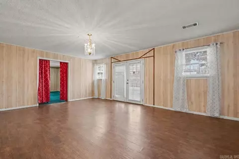Living - 1623 Dixie, Benton, AR 72015 photo 1 of 6
