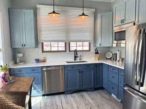 Kitchen - 200 E Main St, Hardy, AR 72542 photo 2 of 5