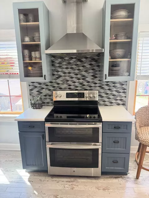 Kitchen - 200 E Main St, Hardy, AR 72542 photo 4 of 5