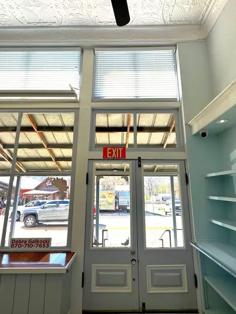 Entry Way - 200 E Main St, Hardy, AR 72542 photo 3 of 3