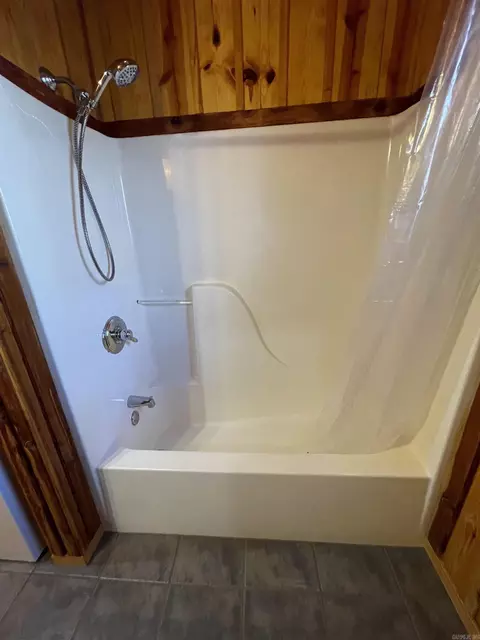 Bath - 1671 Sylvan, Clinton, AR 72031 photo 2 of 5