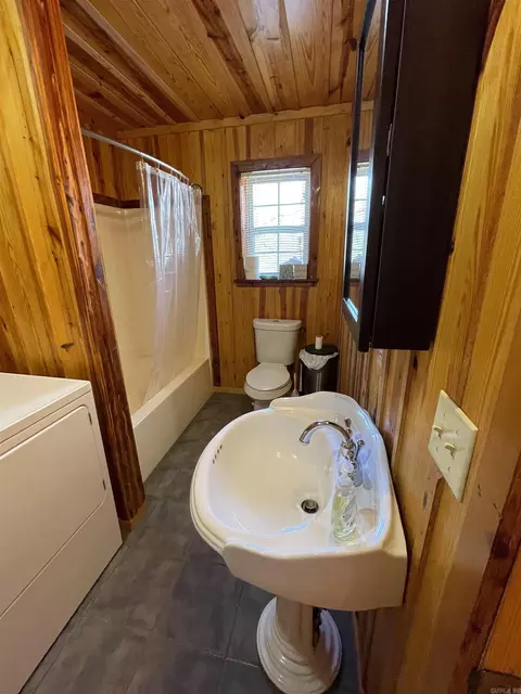 Bath - 1671 Sylvan, Clinton, AR 72031 photo 1 of 5