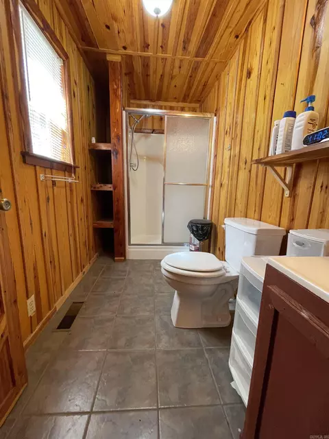 Bath - 1671 Sylvan, Clinton, AR 72031 photo 4 of 5