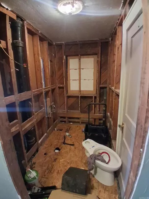 Bath - 1111 E River Ave, Searcy, AR 72143 photo 1 of 6