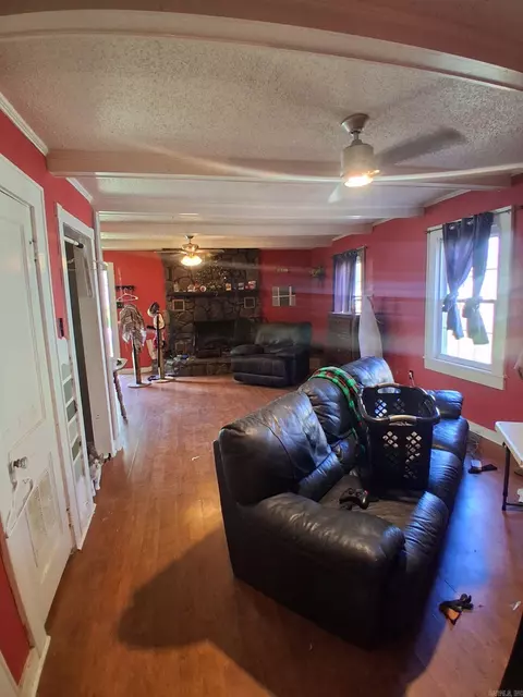 Living - 1111 E River Ave, Searcy, AR 72143 photo 2 of 2