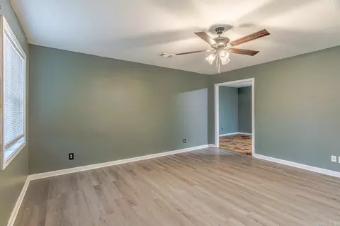 Living - 604 Meadow Ln, Paragould, AR 72450 photo 2 of 4