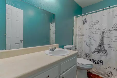 Bath - 604 Meadow Ln, Paragould, AR 72450 photo 2 of 2