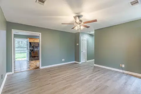 Living - 604 Meadow Ln, Paragould, AR 72450 photo 4 of 4