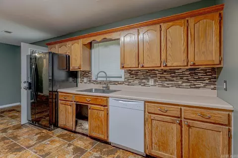 Kitchen - 604 Meadow Ln, Paragould, AR 72450 photo 4 of 4