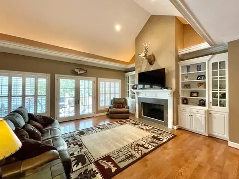 Living - 157 N Spring St, Melbourne, AR 72556 photo 1 of 4
