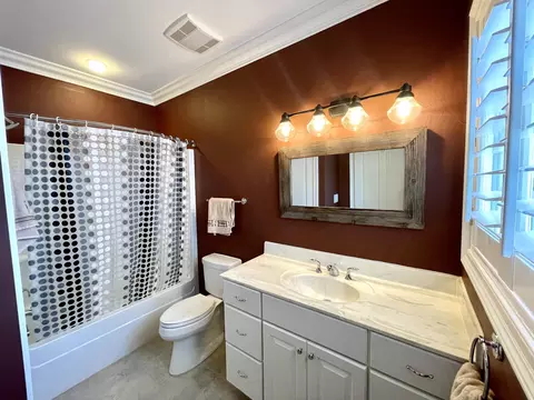 Bath - 157 N Spring St, Melbourne, AR 72556 photo 6 of 10