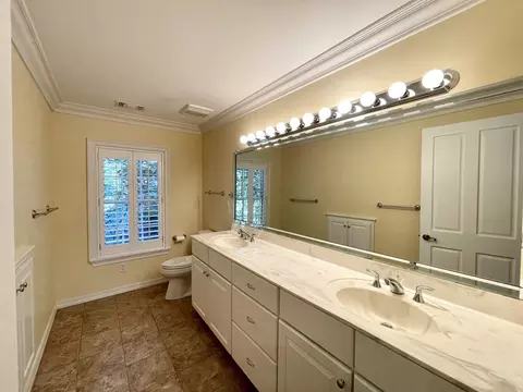 Bath - 157 N Spring St, Melbourne, AR 72556 photo 8 of 10