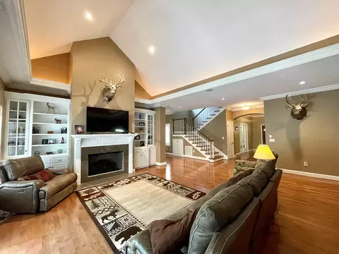 Living - 157 N Spring St, Melbourne, AR 72556 photo 2 of 4