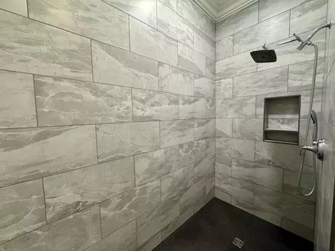 Bath - 157 N Spring St, Melbourne, AR 72556 photo 5 of 10