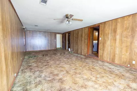 Living - 910 Ray Rd, Jacksonville, AR 72076 photo 3 of 4
