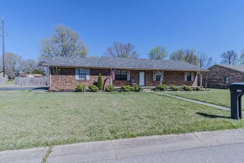 1307 Daniel Dr, Paragould, AR 72450