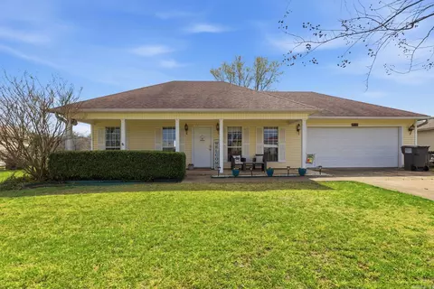 319 Lamplighter Dr, Benton, AR 72015
